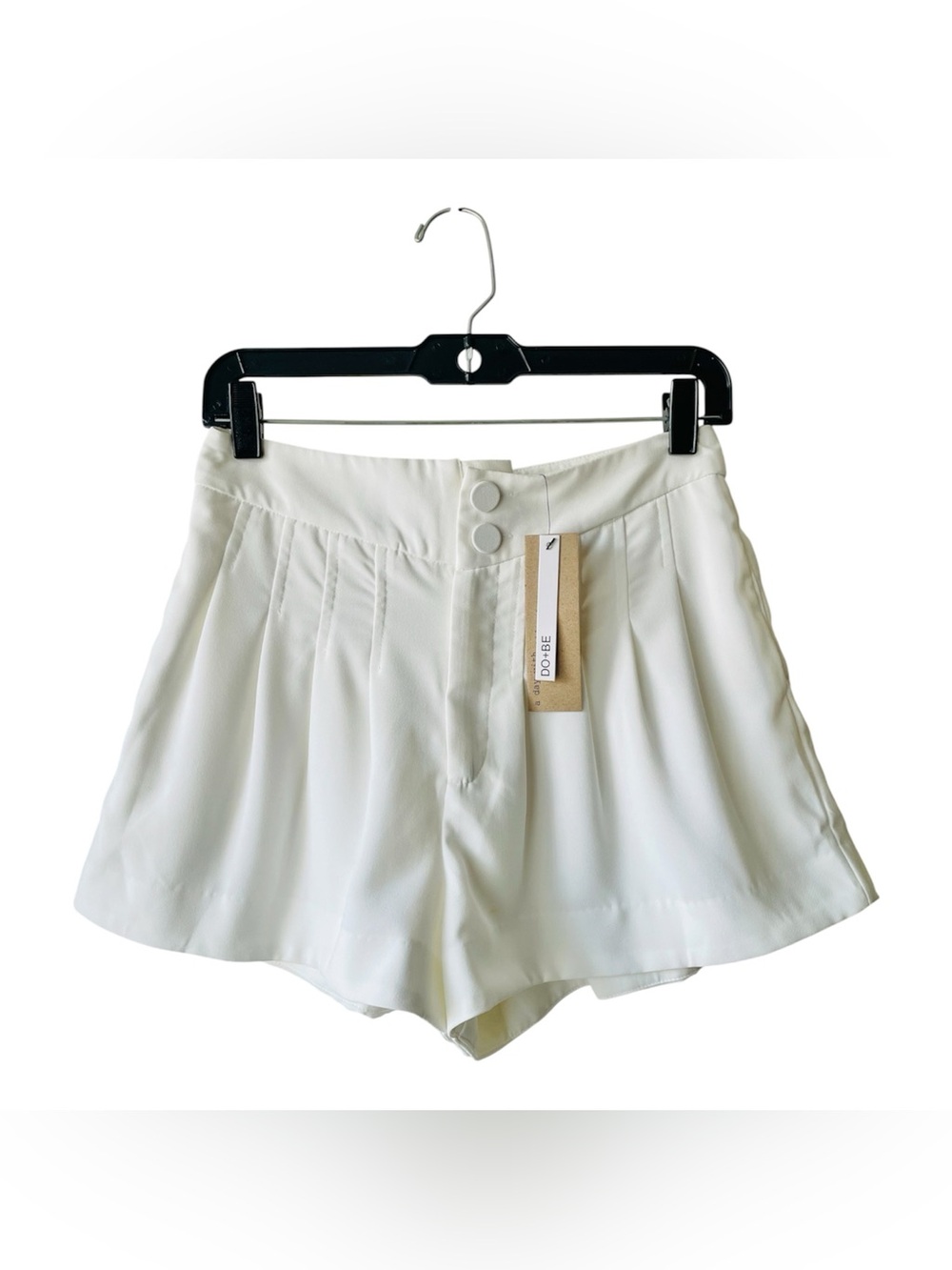 DO+BE White High-Waist Pleated Tailored Shorts
